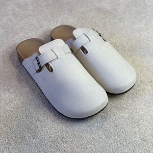 Light Cream Clogs Size 38